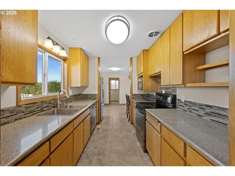 2488 W Lorraine Avenue Roseburg OR 97471