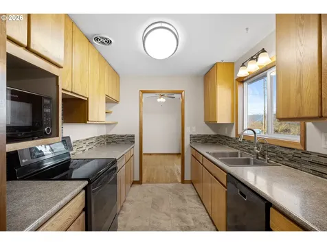 2488 W Lorraine Avenue Roseburg OR 97471