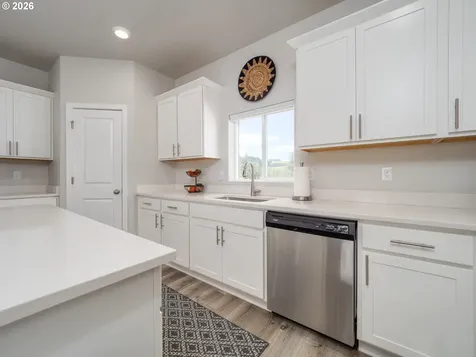 1458 N Siltstone Avenue Newberg OR 97132