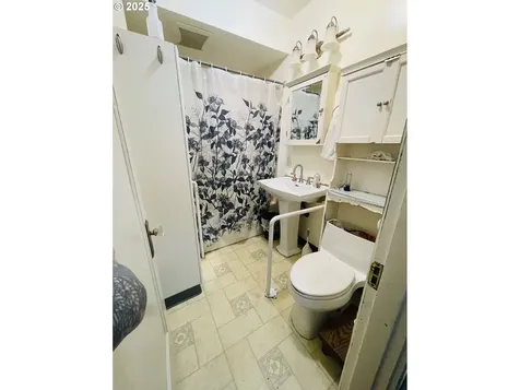6935 SE 66th Avenue Portland OR 97206