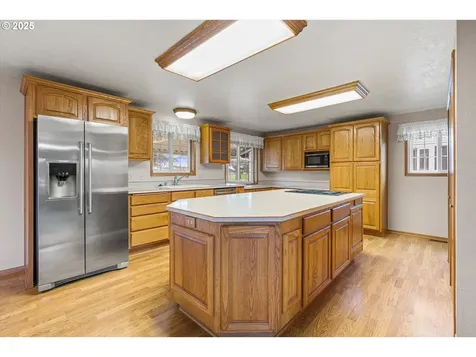 122 E Clackamas Circle Woodburn OR 97071
