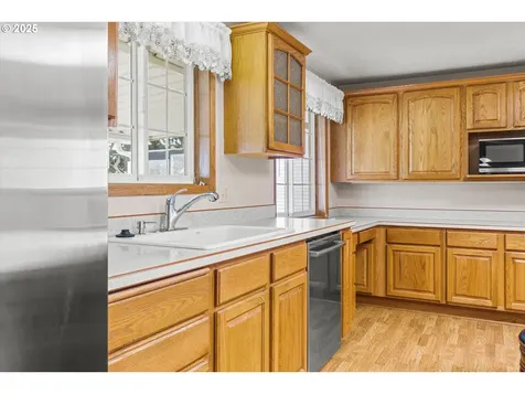 122 E Clackamas Circle Woodburn OR 97071