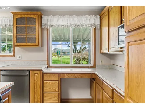 122 E Clackamas Circle Woodburn OR 97071