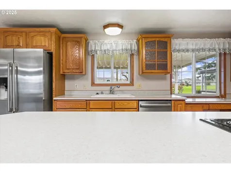 122 E Clackamas Circle Woodburn OR 97071