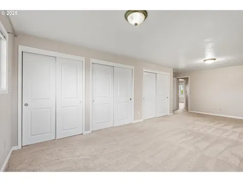 122 E Clackamas Circle Woodburn OR 97071