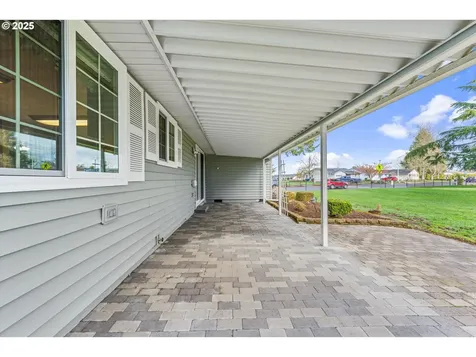 122 E Clackamas Circle Woodburn OR 97071
