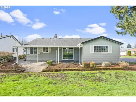 122 E Clackamas Circle Woodburn OR 97071