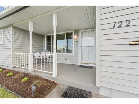 122 E Clackamas Circle Woodburn OR 97071
