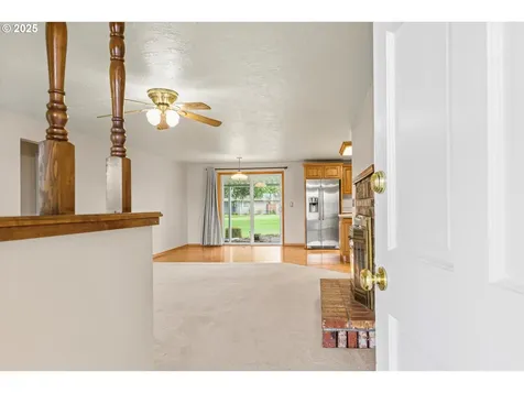 122 E Clackamas Circle Woodburn OR 97071