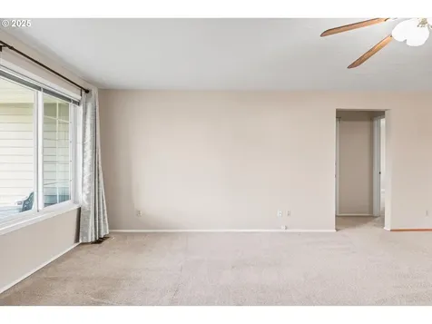 122 E Clackamas Circle Woodburn OR 97071