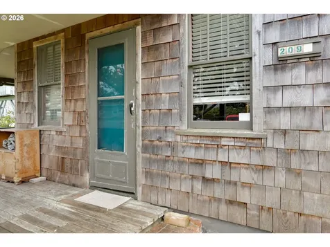 209 5th Street NE Long Beach WA 98631