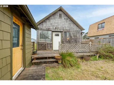 209 5th Street NE Long Beach WA 98631