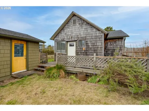 209 5th Street NE Long Beach WA 98631