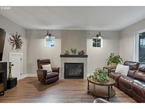 1155 Little John Loop Salem OR 97304