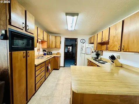 1814 SW 45th Street Pendleton OR 97801