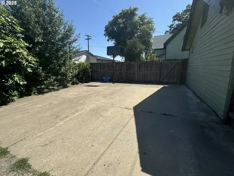 985 Maple Street Junction City OR 97448