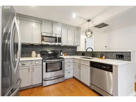 8807 SW 8th Avenue Portland OR 97219