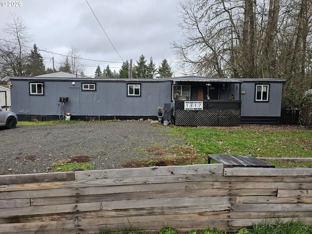 1817 Vine Street Sweet Home OR 97386