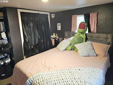 1817 Vine Street Sweet Home OR 97386