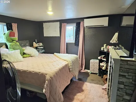1817 Vine Street Sweet Home OR 97386