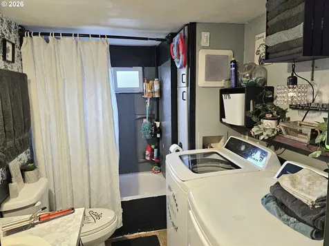 1817 Vine Street Sweet Home OR 97386
