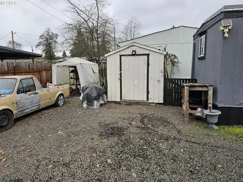1817 Vine Street Sweet Home OR 97386