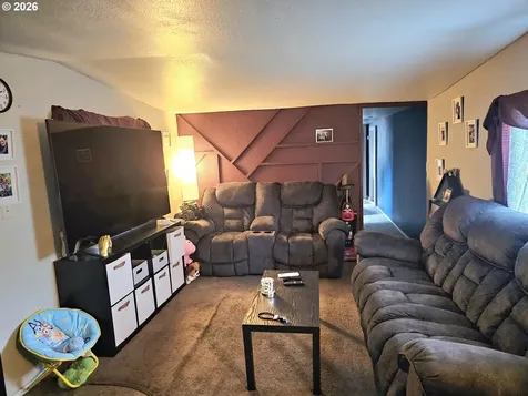 1817 Vine Street Sweet Home OR 97386