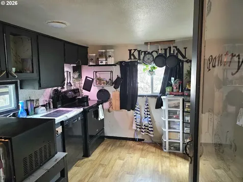 1817 Vine Street Sweet Home OR 97386