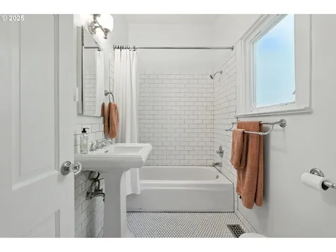 232 NE 57th Avenue Portland OR 97213