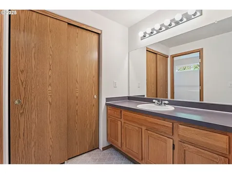 1617 SE 180th Avenue Vancouver WA 98683