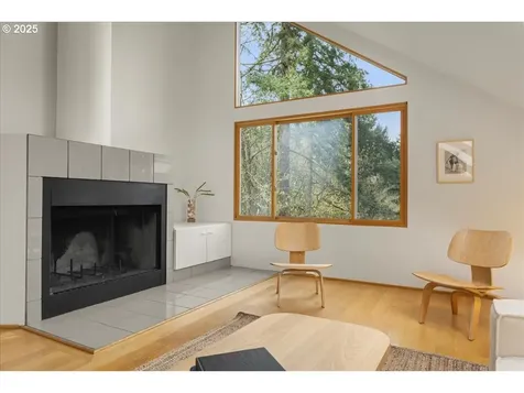 3909 NW Thurman Street Portland OR 97210