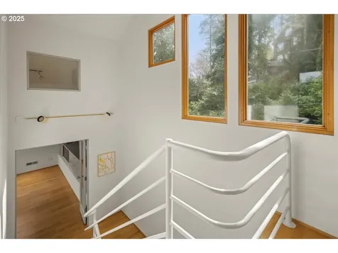 3909 NW Thurman Street Portland OR 97210