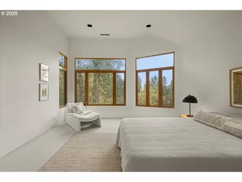 3909 NW Thurman Street Portland OR 97210