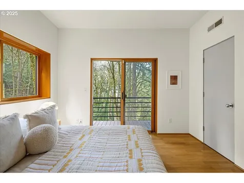 3909 NW Thurman Street Portland OR 97210