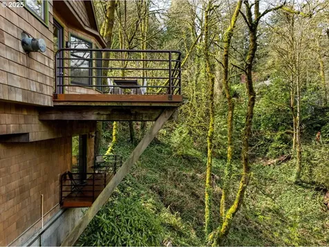 3909 NW Thurman Street Portland OR 97210