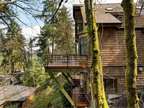 3909 NW Thurman Street Portland OR 97210