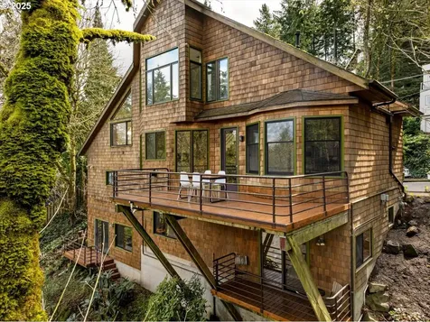3909 NW Thurman Street Portland OR 97210