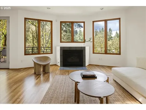 3909 NW Thurman Street Portland OR 97210