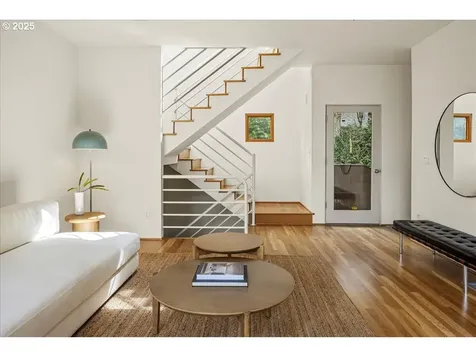 3909 NW Thurman Street Portland OR 97210