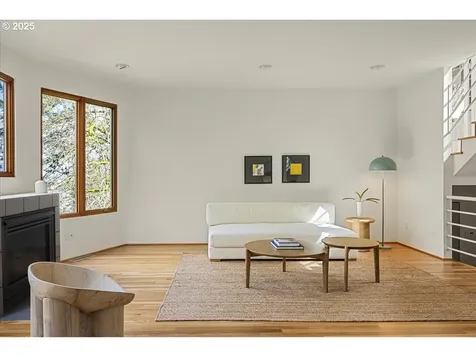 3909 NW Thurman Street Portland OR 97210