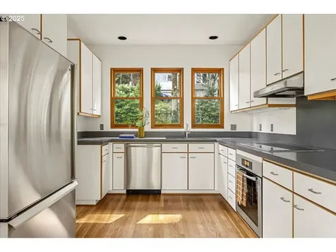 3909 NW Thurman Street Portland OR 97210