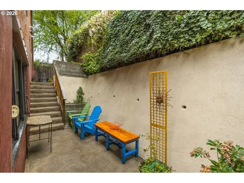 2076 NW Johnson Street Portland OR 97209
