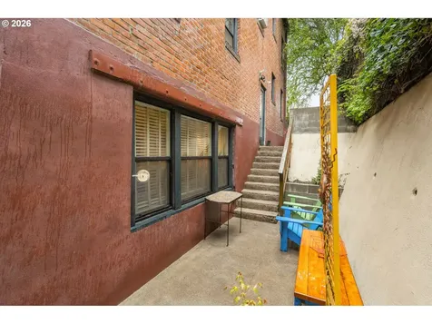 2076 NW Johnson Street Portland OR 97209