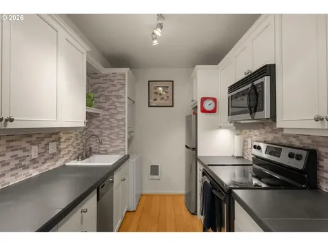 2076 NW Johnson Street Portland OR 97209