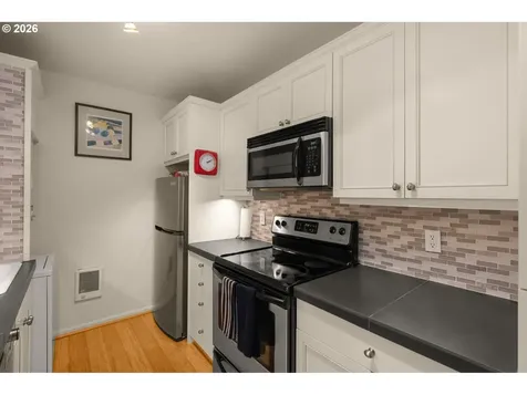 2076 NW Johnson Street Portland OR 97209