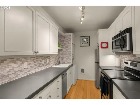 2076 NW Johnson Street Portland OR 97209