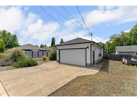 1410 NW Keasey Street Roseburg OR 97471