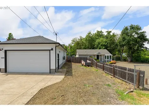 1410 NW Keasey Street Roseburg OR 97471