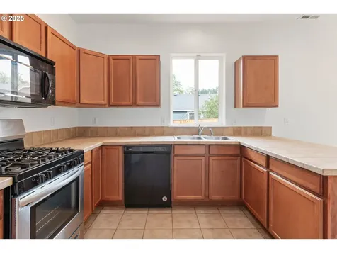 5752 Peridot Way Springfield OR 97478