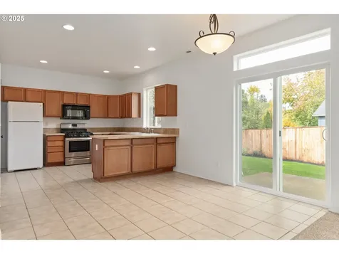 5752 Peridot Way Springfield OR 97478